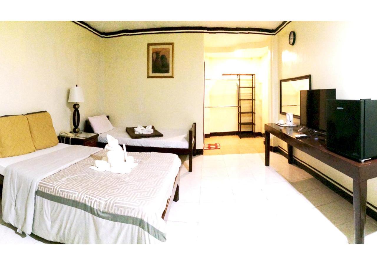 B&J Guesthouse And Tours Tagbilaran City Exteriör bild