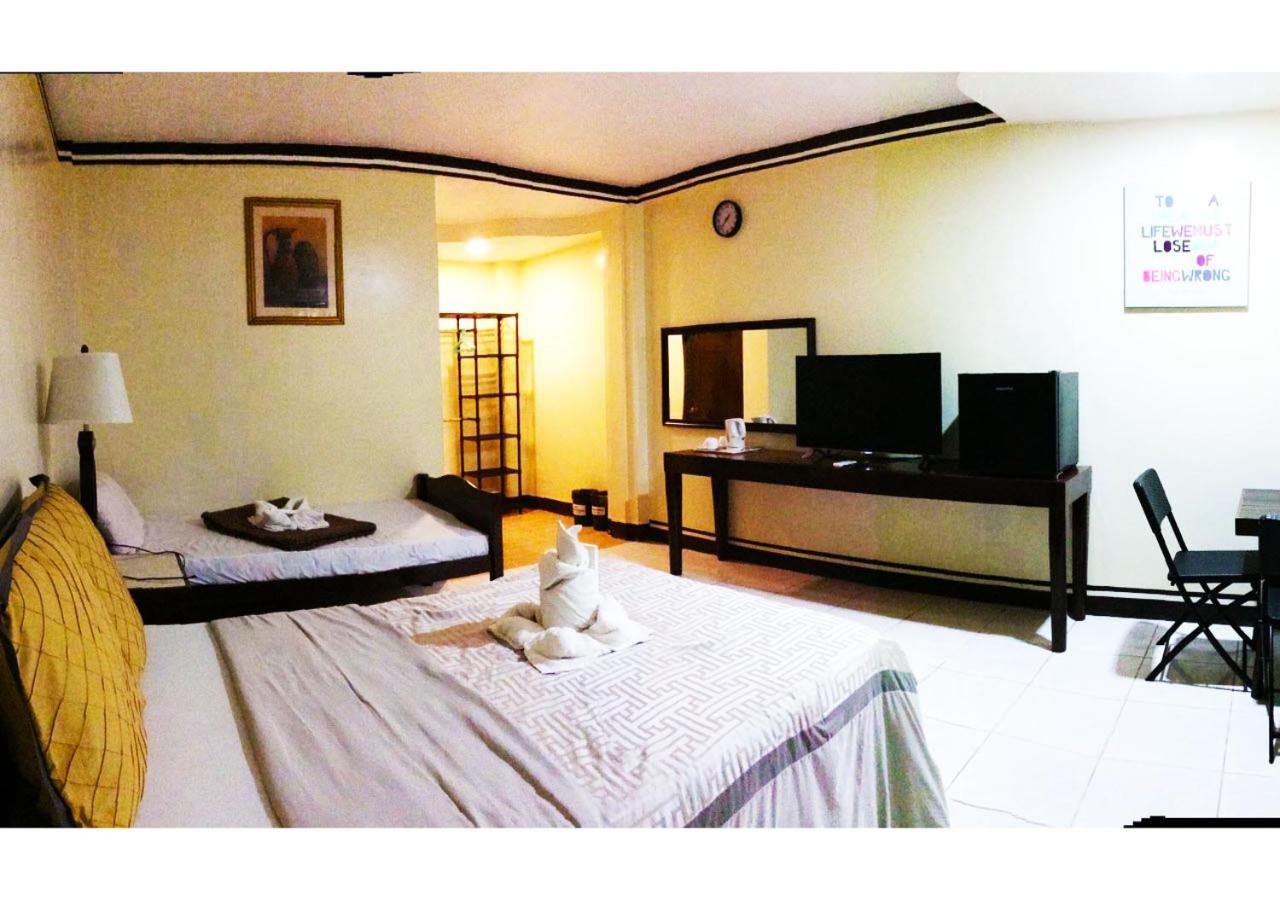 B&J Guesthouse And Tours Tagbilaran City Exteriör bild