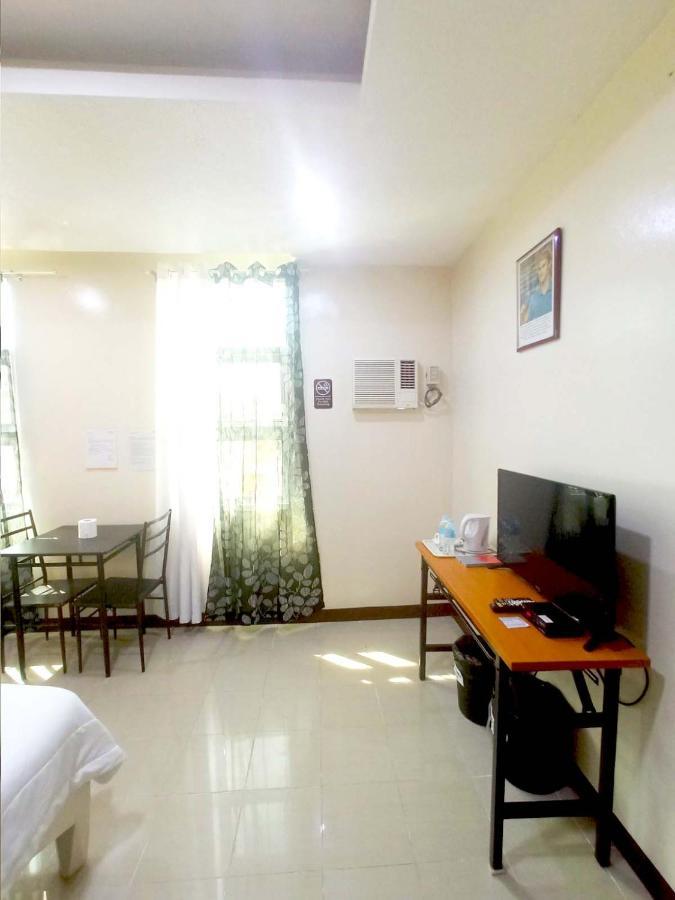 B&J Guesthouse And Tours Tagbilaran City Exteriör bild