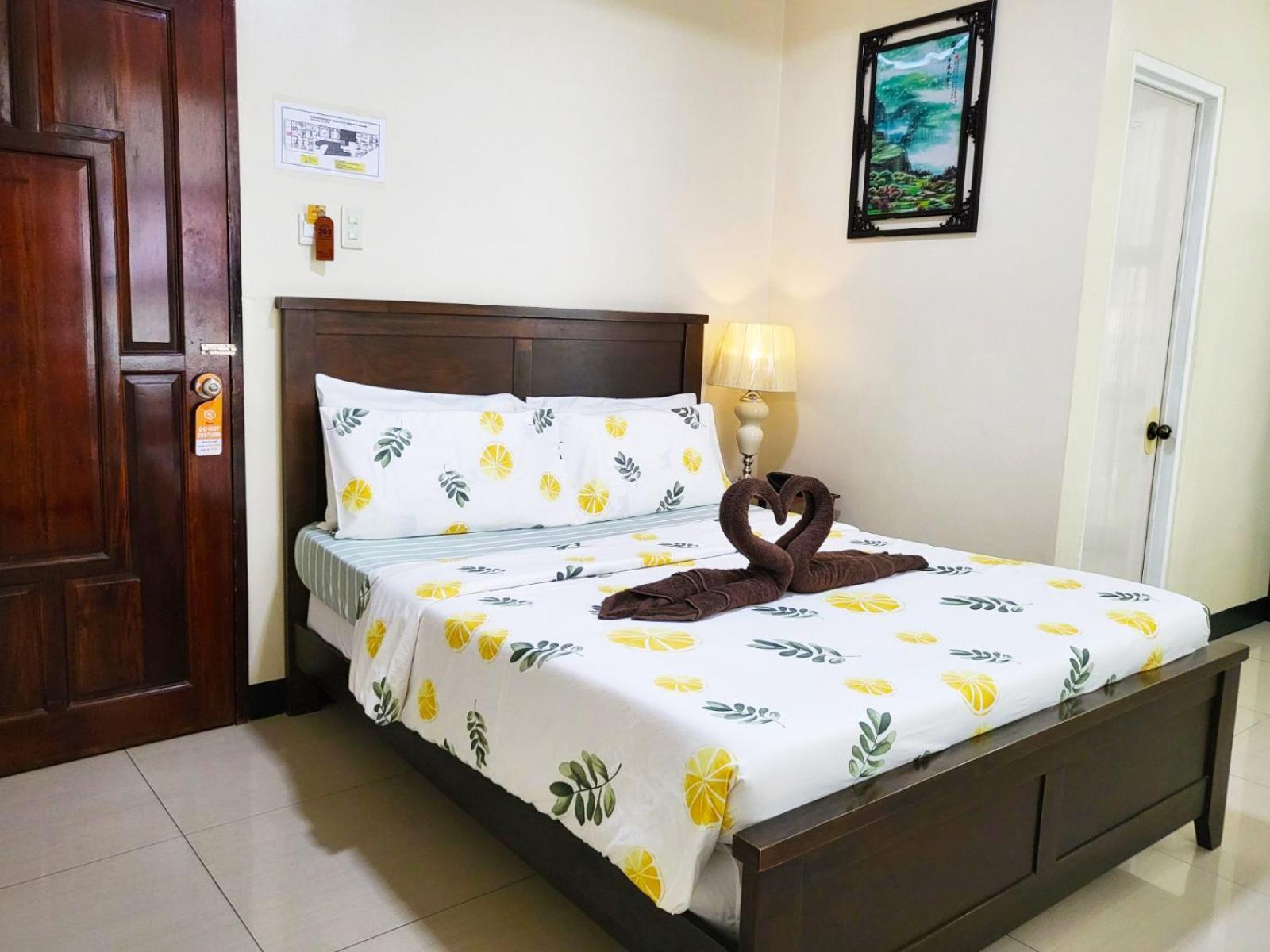 B&J Guesthouse And Tours Tagbilaran City Exteriör bild